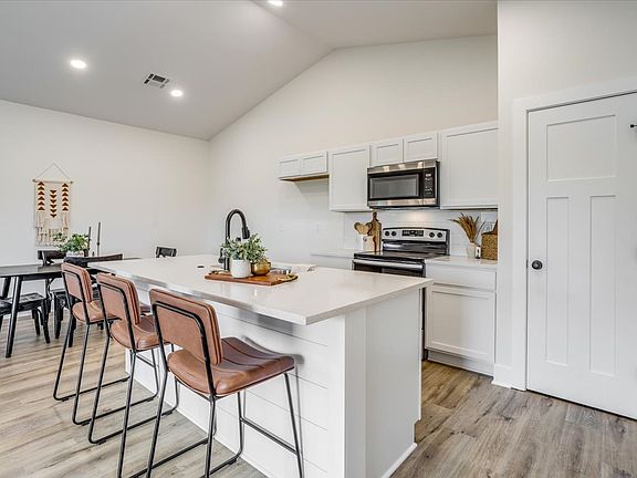 5th image of 521 Briarbrook Ln