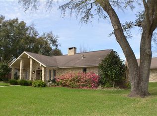 910 Center St, El Campo, TX 77437