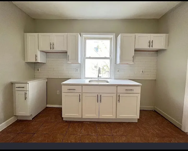 184 W Runyon St #2L — Photo 1