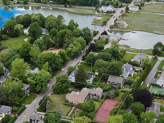 3rd image of 6 Fort Hill Ln