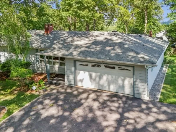 45 Sunset Rd, Bloomingdale Boro, NJ 07403