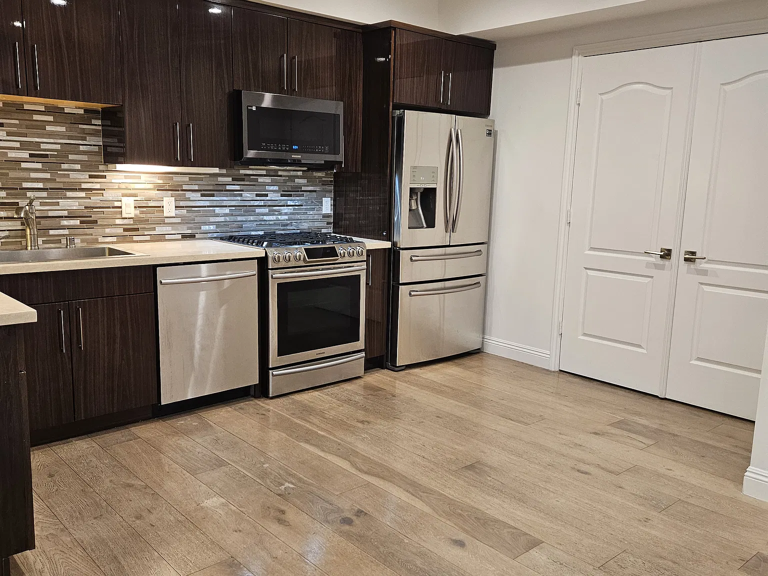 3 bed, 1900 sqft, $4,750 — Photo 3