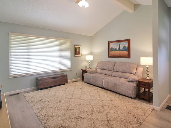 3rd image of 915 Laura Dr #0