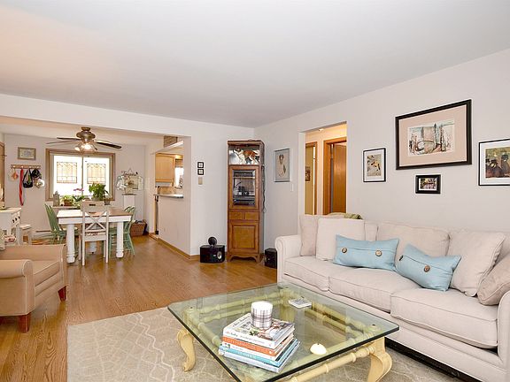 2nd image of 6852 N Northwest Hwy APT 2C