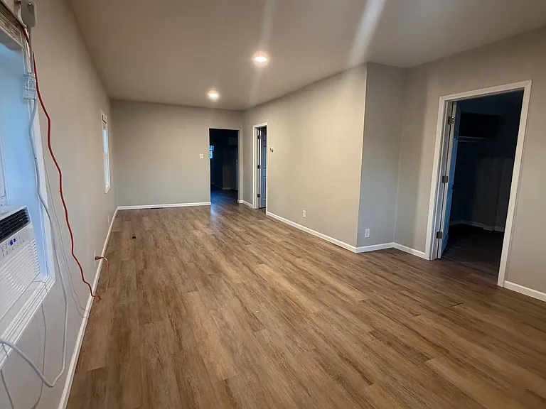 2317 Glendale Ave — Photo 4