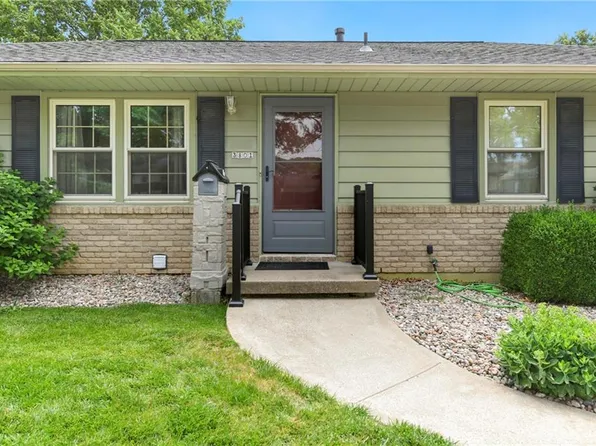 3801 Stonewall Ct, Independence, MO 64055