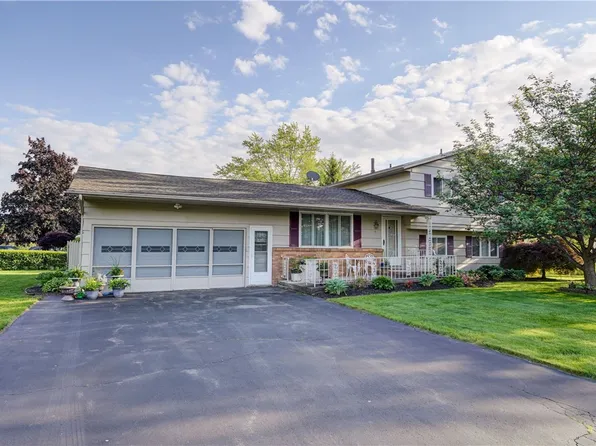 7 Flamingo Dr, Rochester, NY 14624