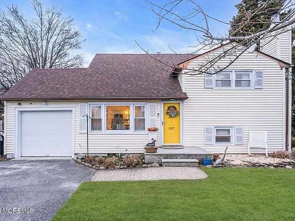 2nd image of 1129 Roe Avenue