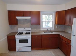 10 W 44th St #2, Bayonne, NJ 07002