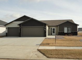 2206 34th Ave SE, Mandan, ND 58554