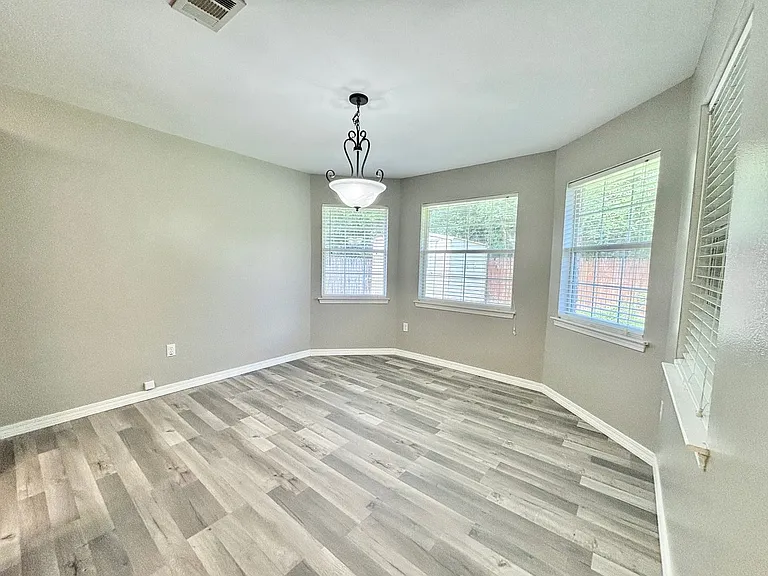 4734 Autumndale Dr — Photo 6