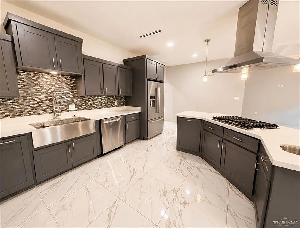 3 bed, 3.0 bath, 2179 sqft, $2,200 — Photo 3