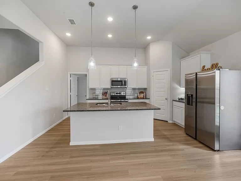 223 Miramar Ave — Photo 5