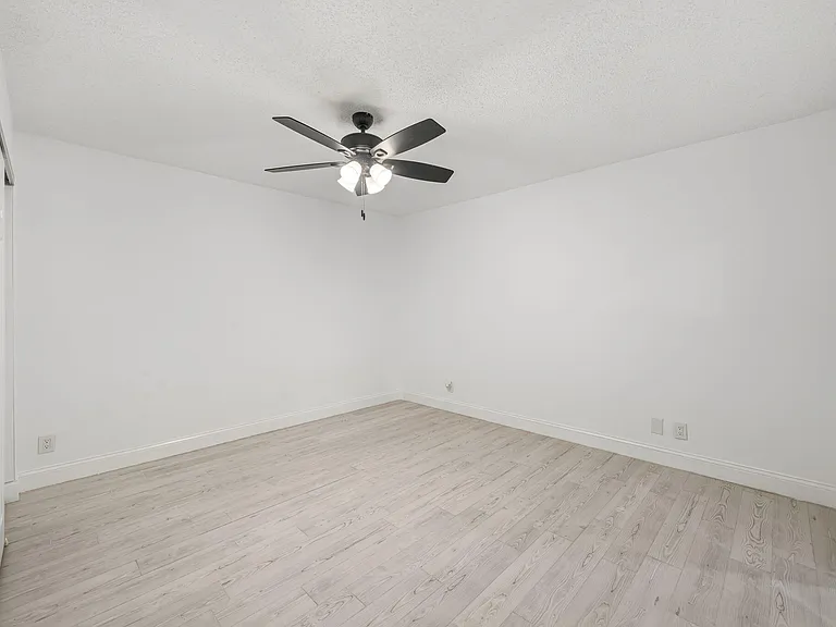 908 Hibiscus Dr — Photo 20