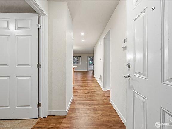 4th image of 13503 97th Avenue E #201