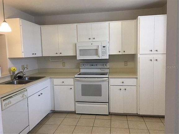 2nd image of 526 Lakeside Dr #526