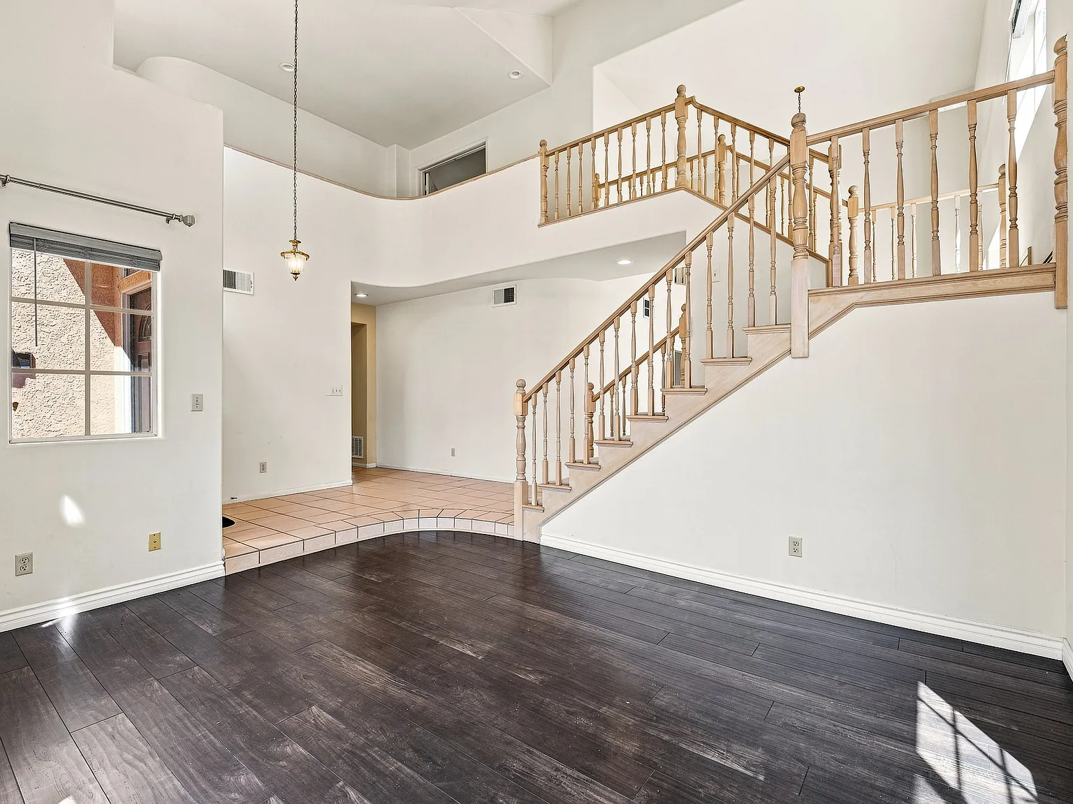 5 bed, 2881 sqft, $5,445 — Photo 3