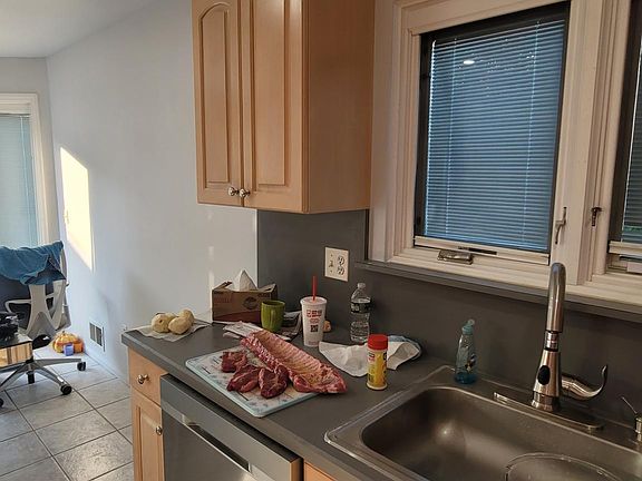 3rd image of 4832 Hylan Blvd