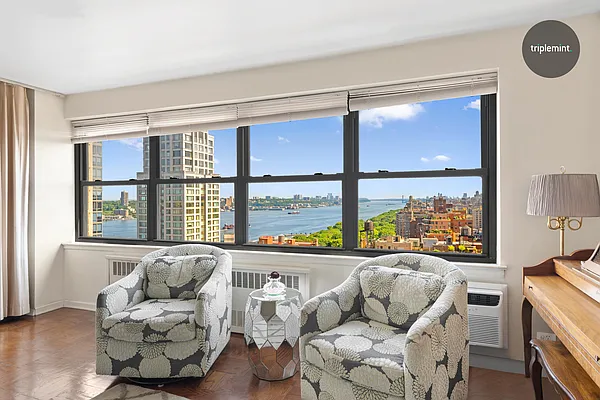 Sold by Triplemint | media 4