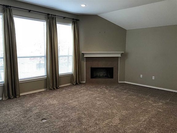 2nd image of 206 Sweetheart Ln