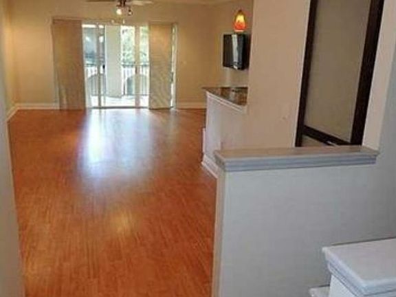 4th image of 2496 Centergate Dr