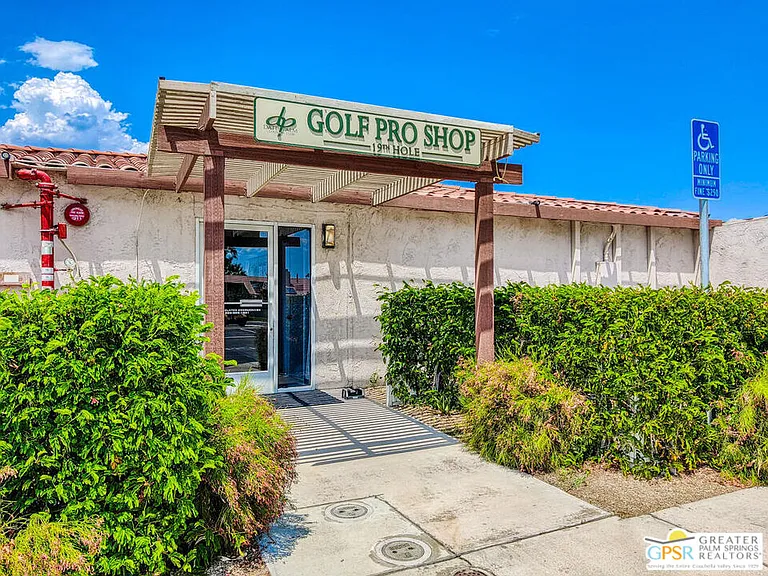 38 N Paseo Laredo — Photo 19