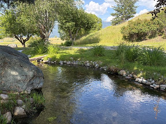 3rd image of 270 Mills Spring Rd