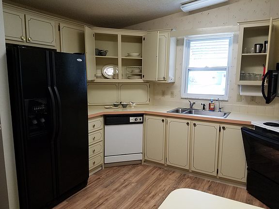 2nd image of 1628 Pinehurst Dr
