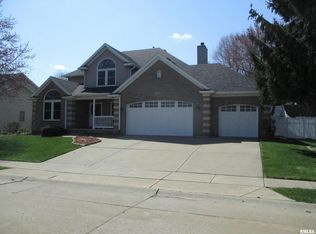 1313 Meadowview Ln, Davenport, IA 52806