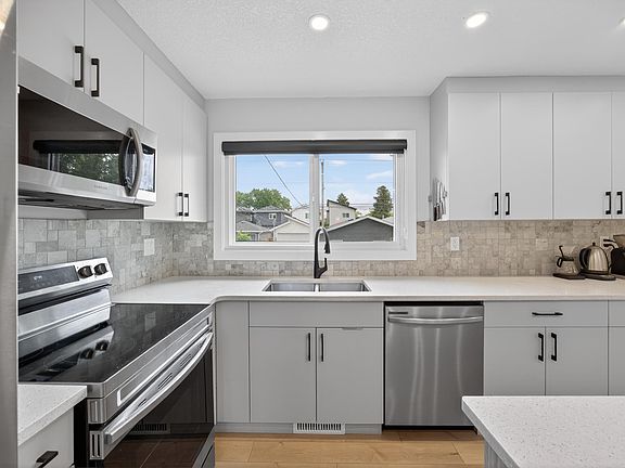 3rd image of 9915 154th St NW