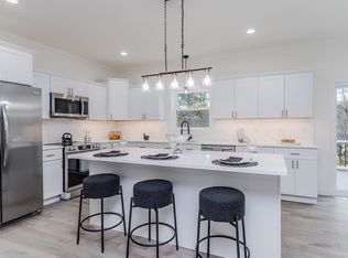 135 Thompson St, Palmer, MA 01069