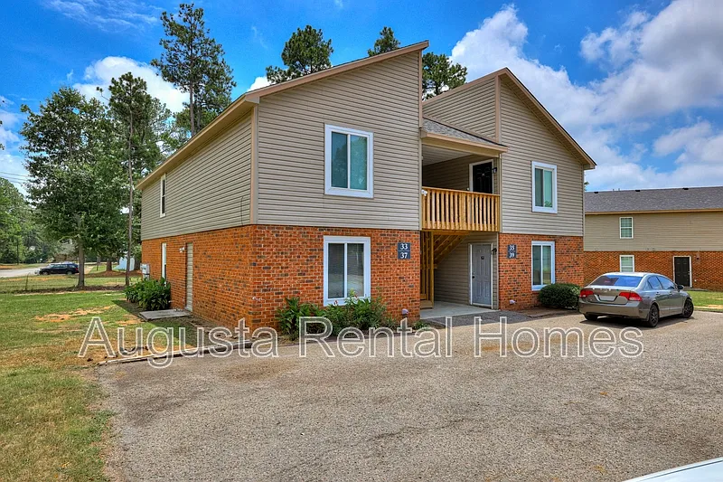 2 bed, 1.0 bath, 1012 sqft, $1,200 — Photo 3