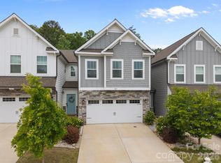 927 Canopy Falls Ln, York, SC 29745