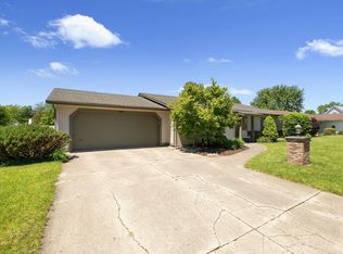 9812 Silver Shore Ct, Fort Wayne, IN 46804