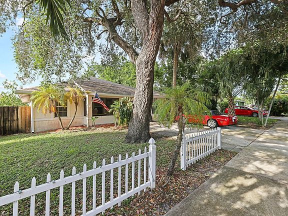 3rd image of 2325 Roosevelt Street