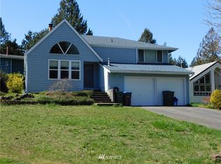 4121 NW Holly Park Dr, Bremerton, WA