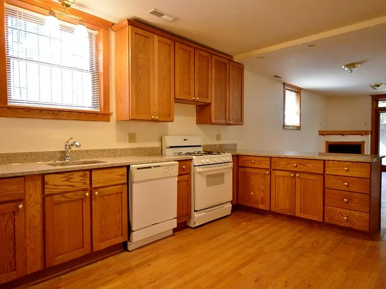 3920 N Janssen Ave #G — Photo 2