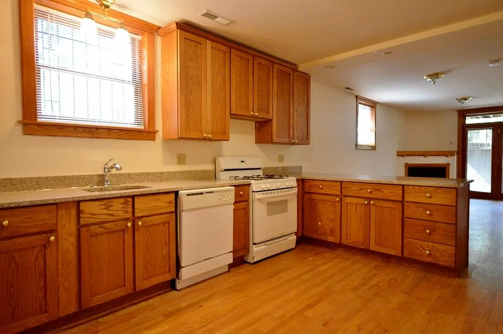 Building Photo - 3920 N Janssen Ave #G