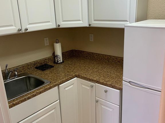 4th image of 462 Mountain Meadows Dr