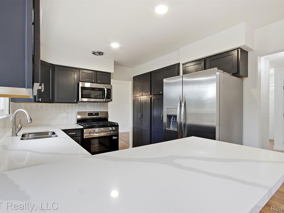 27116 Selkirk St, photo 4