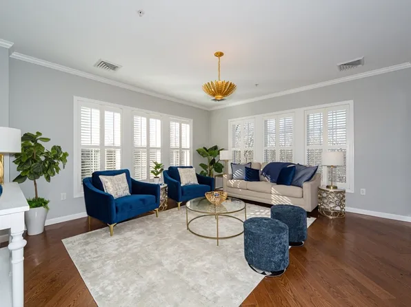 7 Morgan Dr Unit 109, Natick, MA 01760