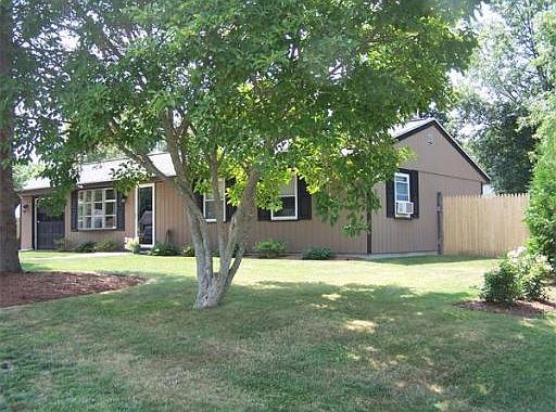 3rd image of 180 Southfield Dr