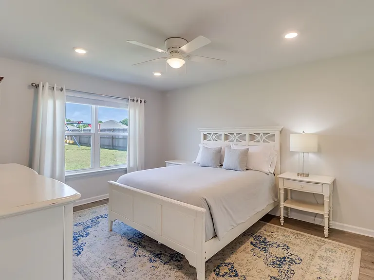 1033 Enclave Cir — Photo 17