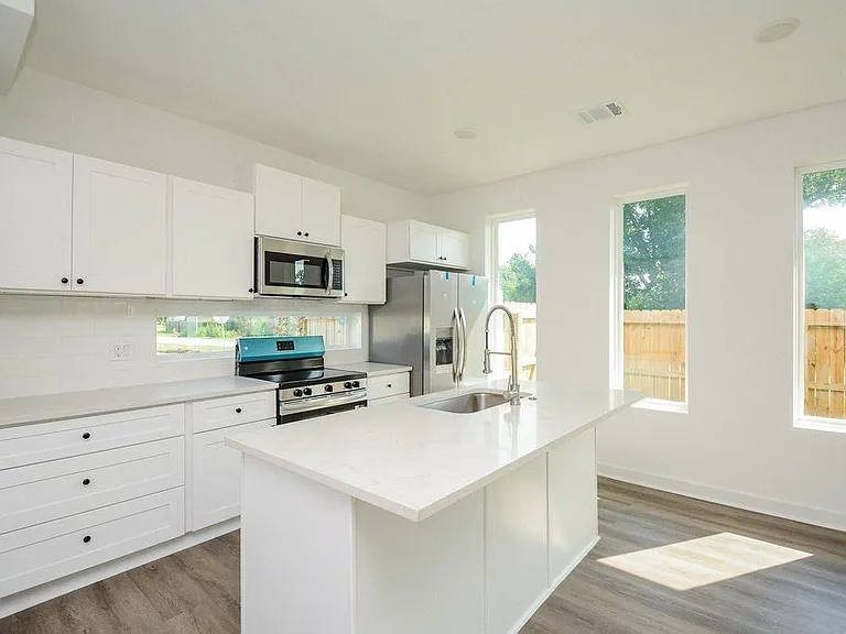 4358 Clover St #A — Photo 5