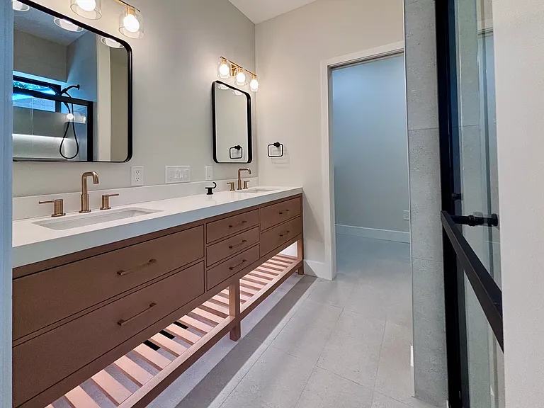 2157 Ash St — Photo 32