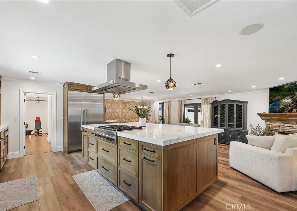 1st image of 554 Calle Jazmin