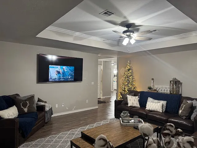 3 bed, 1921 sqft, $2,250 — Photo 4