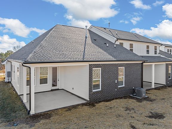 3rd image of 462 Buckwood Ave W