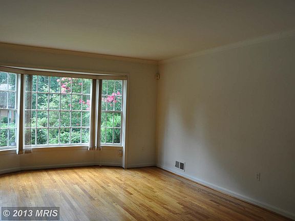 4th image of 10712 Deborah Dr