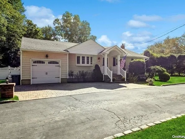 4 Barnes Lane, East Northport, NY 11731